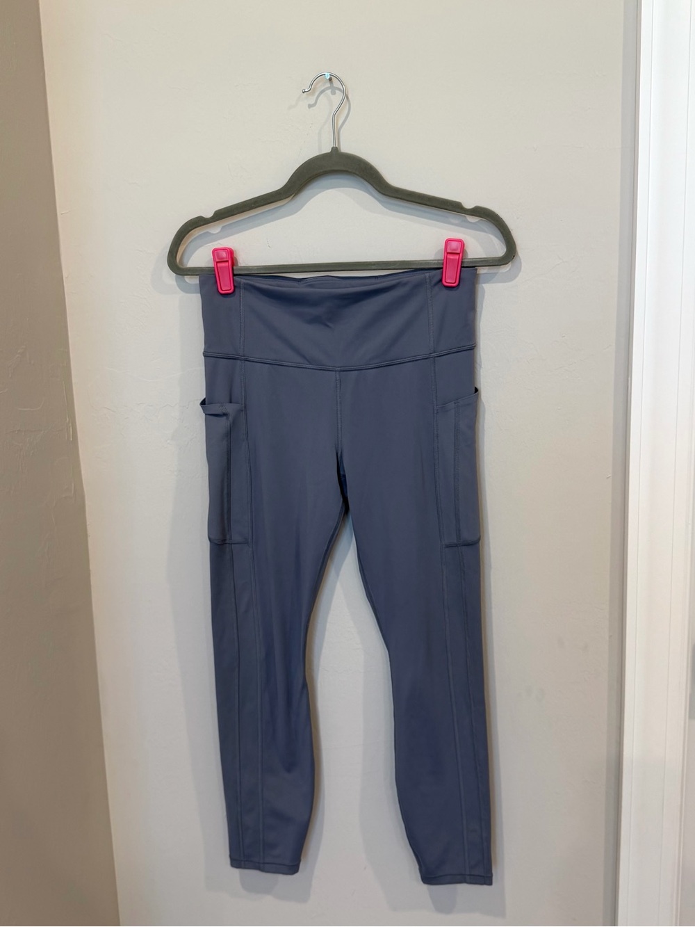 Athleta Ultimate Stash 7/8 Tight Size Medium